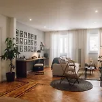 Soum - 2 Bedrooms In Alvalade