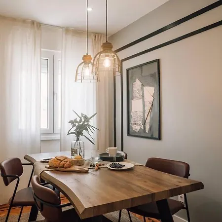 Apartament Soum - 2 Bedrooms In Alvalade Lizbona