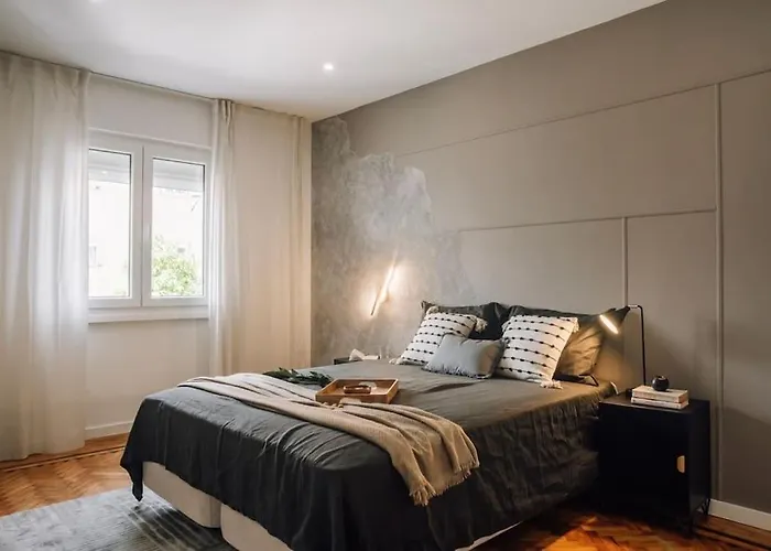 Apartament Soum - 2 Bedrooms In Alvalade