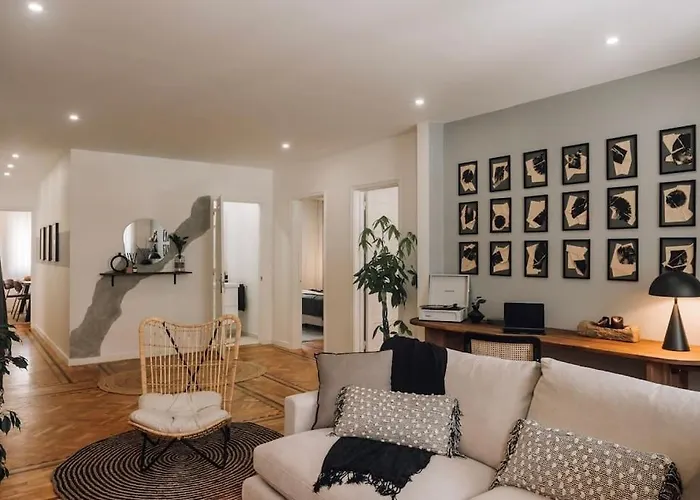 Soum - 2 Bedrooms In Alvalade Apartament