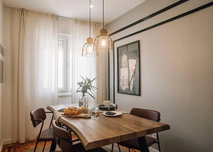 Apartament Soum - 2 Bedrooms In Alvalade Lizbona