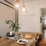 Soum - 2 Bedrooms In Alvalade Lissabon