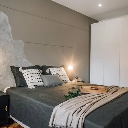 Soum - 2 Bedrooms In Alvalade