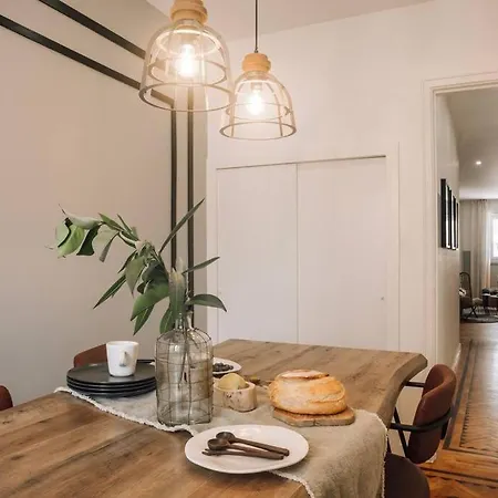Soum - 2 Bedrooms In Alvalade 리스본