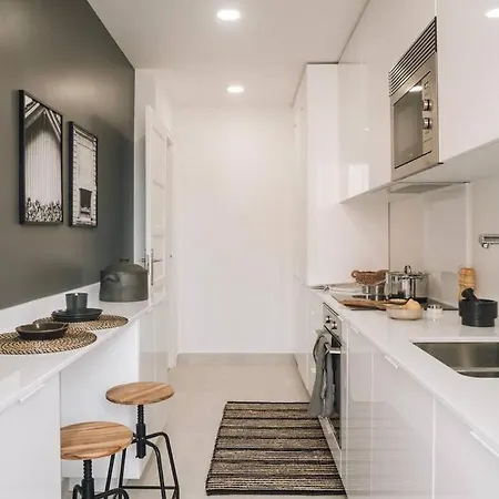 Soum - 2 Bedrooms In Alvalade 아파트 *