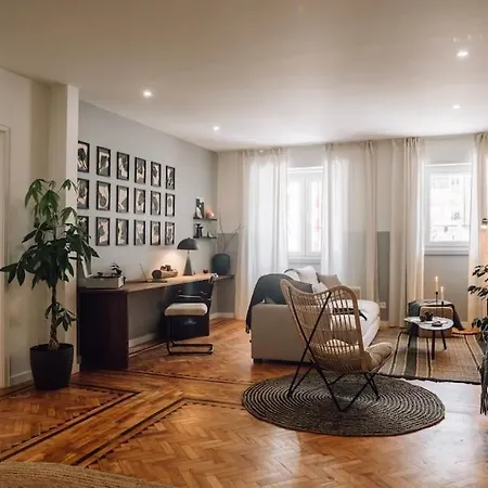 Soum - 2 Bedrooms In Alvalade